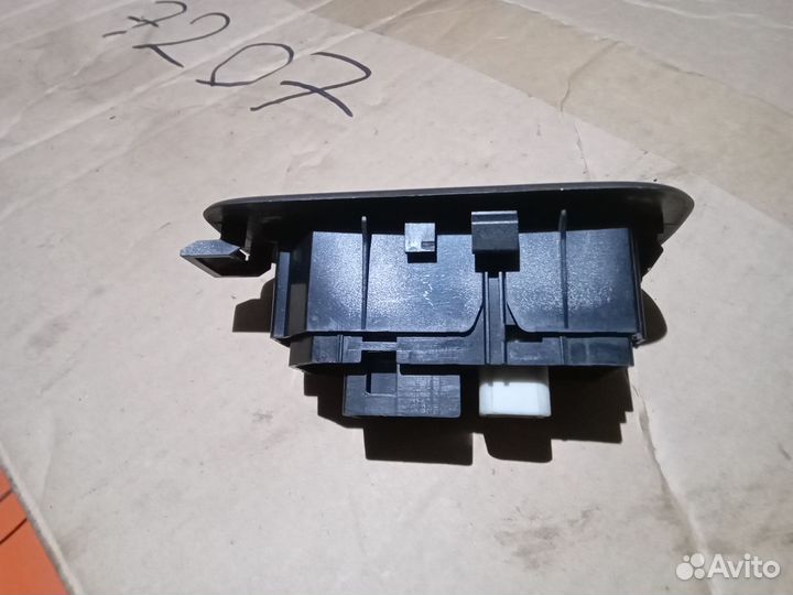 Кнопка стеклоподъемника задняя Toyota Altezza