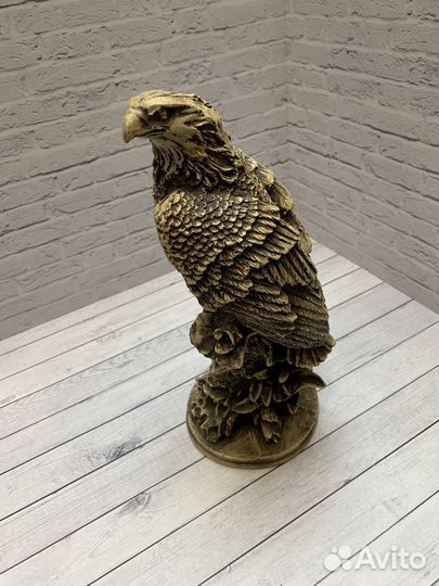 Статуэтка гипсовая орел на дереве
