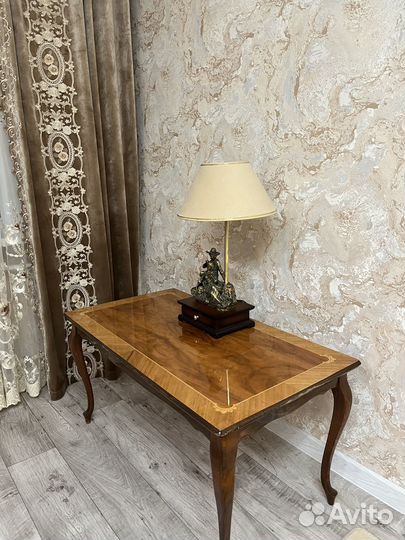 Продаю столик антикварный