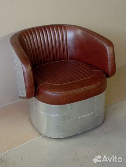Кожанное кресло