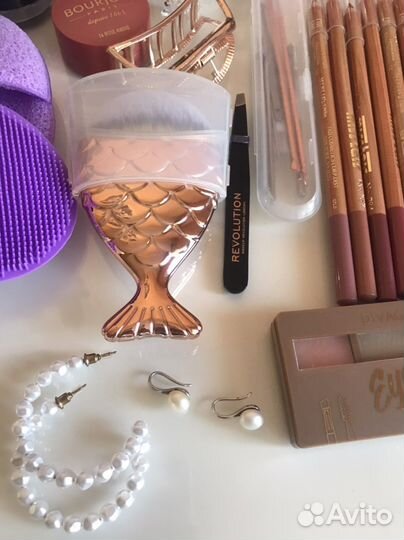 Бронь Набор косметики 149 единиц, цена за все