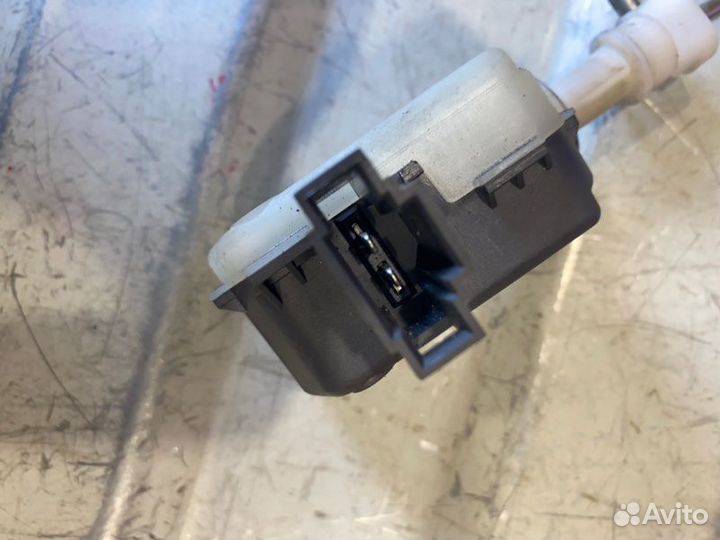 Активатор люка бензобака Skoda Octavia А5 BSE 1.6