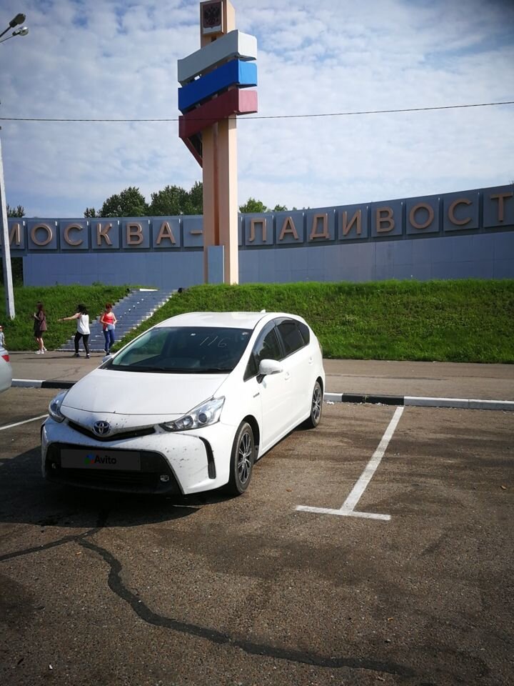 Toyota Prius Alpha: фото владельца