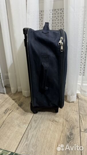 Чемодан на колесах ручная кладь