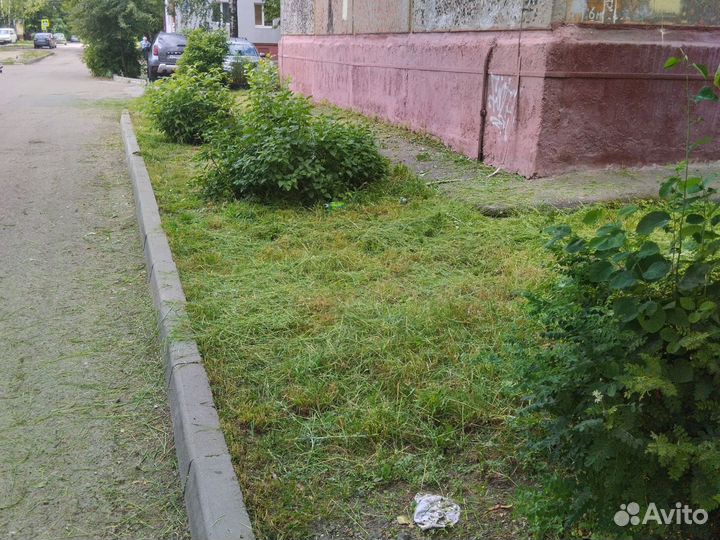 Покос травы триммером
