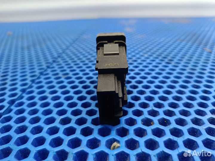 Кнопка аварийной сигнализации Mazda 3 bk