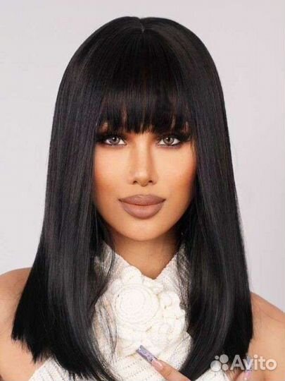 Парик черный прямой с челкой средней длины