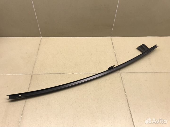 Направляющая стекла двери Golf V Plus 2005-2014