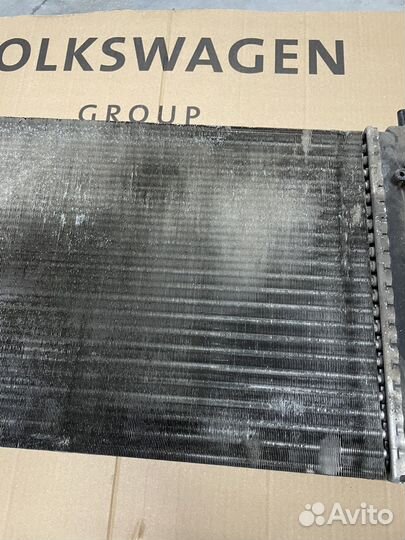 Радиатор охлаждения двигателя Volkswagen Polo