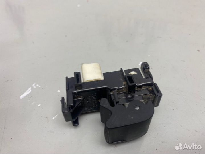 Кнопка стеклоподъемника Toyota Corolla E180 1ZR