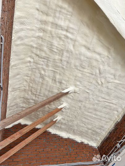 Утепление пенополиуретаном ППУ домов ангаров