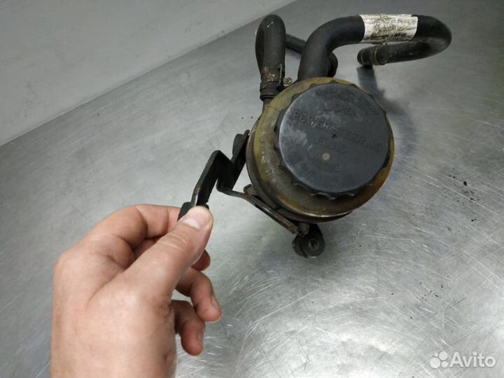 Бачок гур Toyota Mark 2 GX100 1GFE 1996-2000