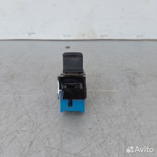 Кнопка стеклоподъемника передняя правая Kia Rio 3