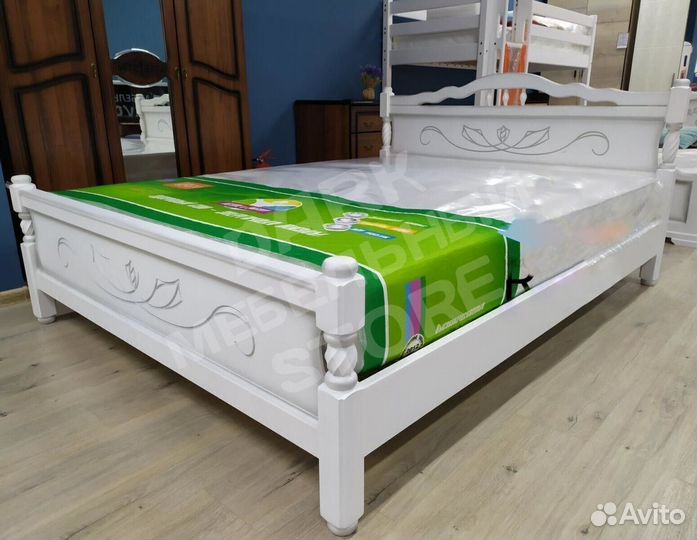 Кровать массив