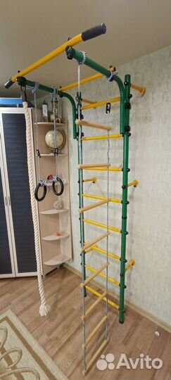 Шведская стенка с турником