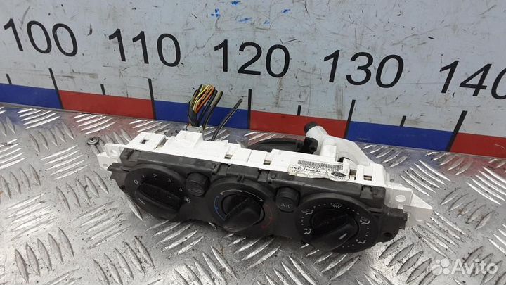 Блок управления климатической установкой Ford Focu