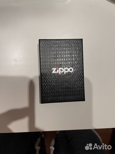 Зажигалка Zippo редкая с девушкой и подковой