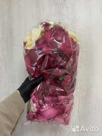 Лепестки роз