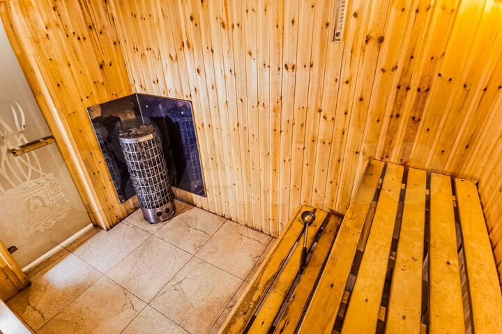 Коттедж 250 м² на участке 10 сот.