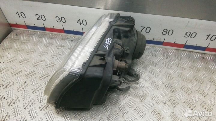 Фара правая Chrysler 300C 2006