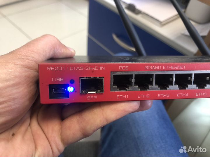 Wi-Fi маршрутизатор MikroTik RB2011UiAS-2HnD-IN