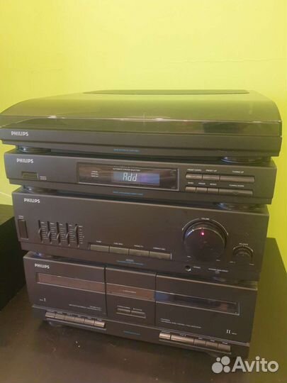 Музыкальный центр Philips с проигрывателем винила