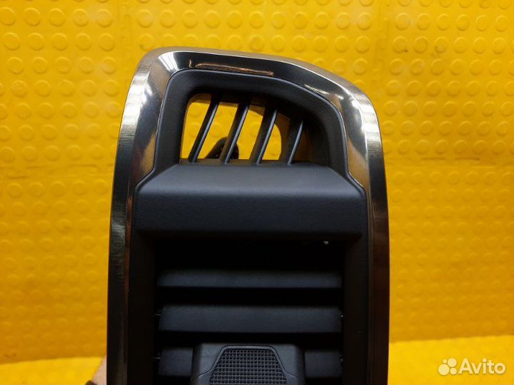 Б/У Дефлектор воздушный В хорошем состоянии