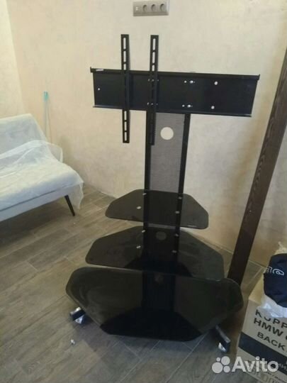 Стеклянная тумба под тв