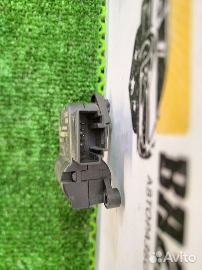 Моторчик привода заслонок отопителя