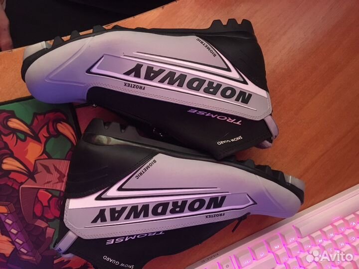 Лыжные ботинки