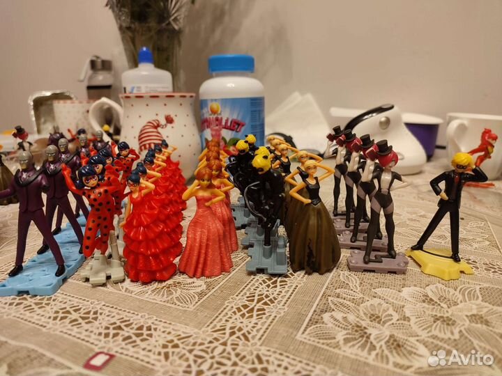 Армия фигурок из Kinder Surprise