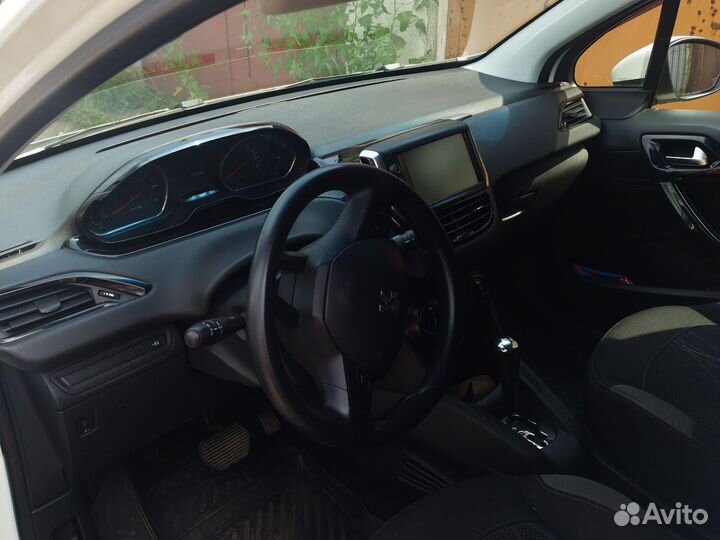 Peugeot 208 1.6 AT, 2014, 160 000 км