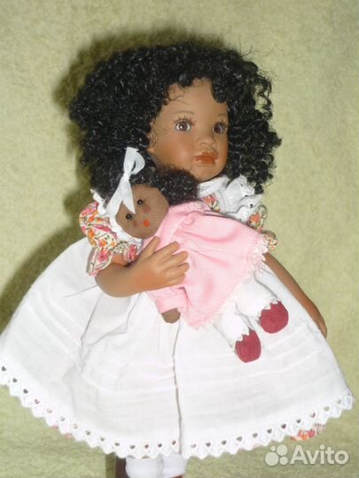 Кукла фарфоровая коллекционная Paulinette Кендра