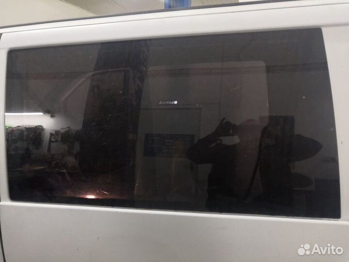 Стекло среднее за водителем Мерседес 638
