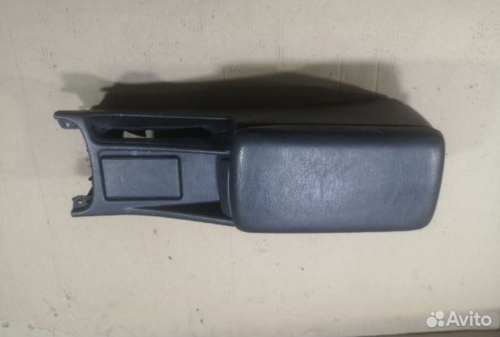 Подлокотник toyota carina ed st200 1994