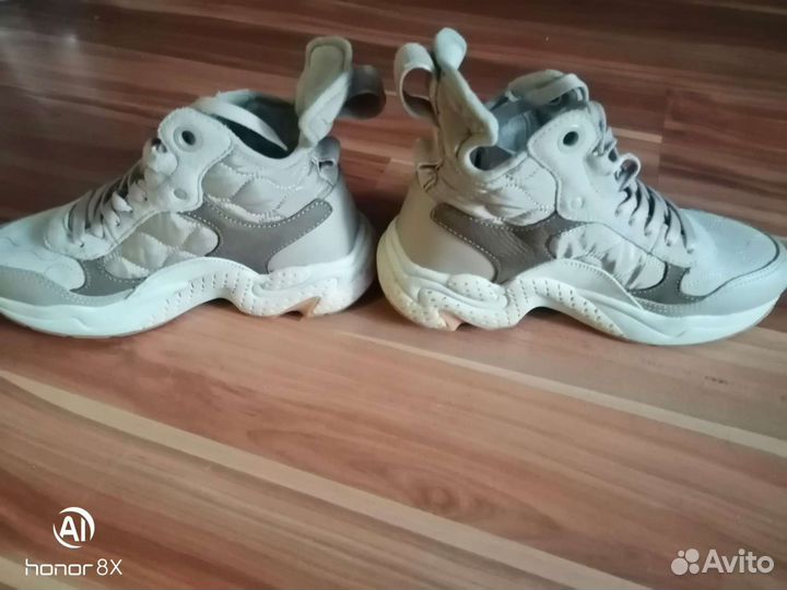 Кроссовки женские 38 размер б/у, почти новые