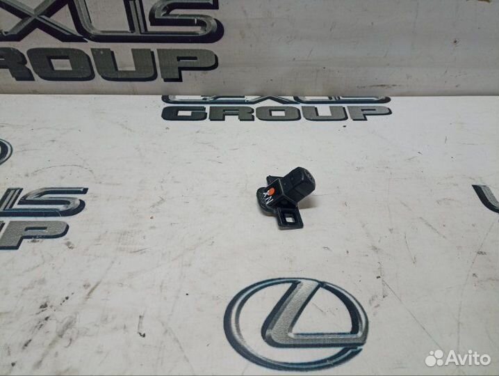 Камера заднего вида зад. Lexus NX300h