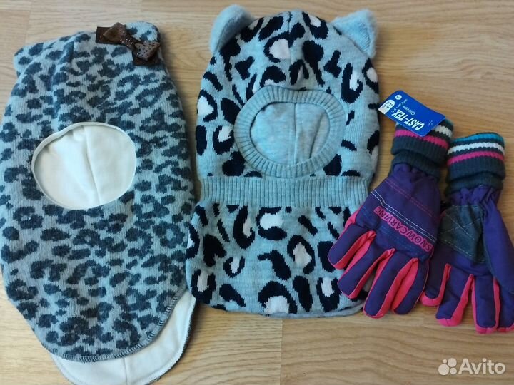 Зимние шапки шлемы 46-48 и перчатки 2 года