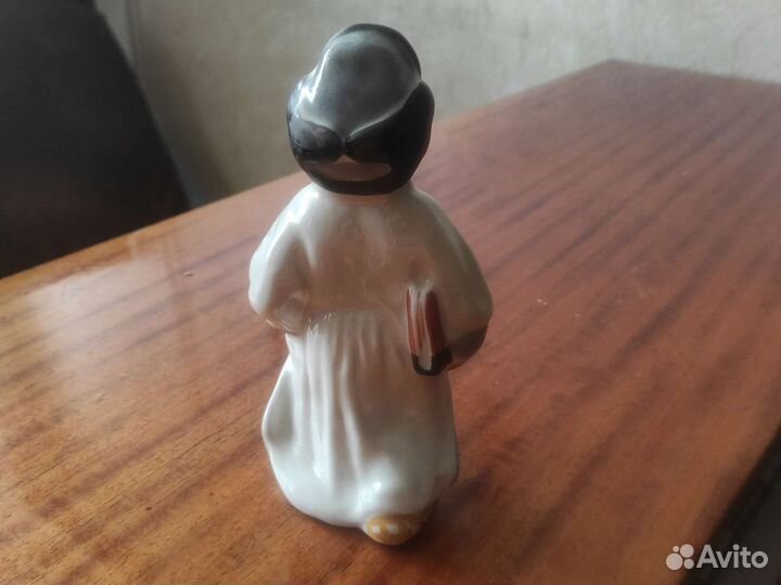 Фарфоровая статуэтка лфз.Филиппок