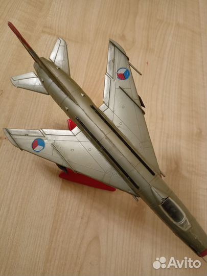 Модель самолета Су-7Б масштаб 1 72