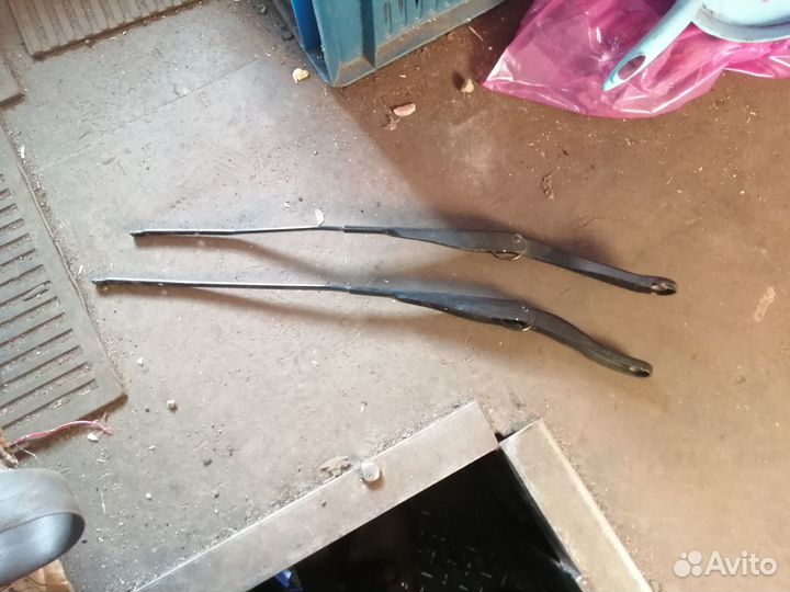 Поводок стеклоочистителя Renault Sandero 2 Logan 2