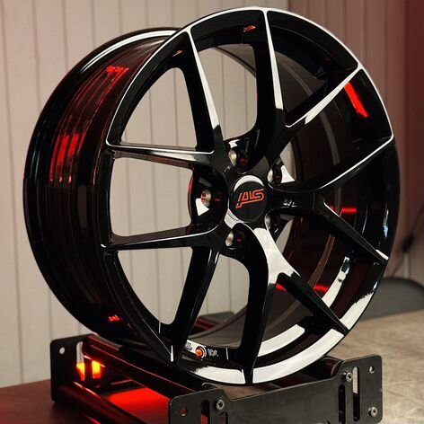 Литые диски Sakura Wheels 3339 8×R18 5×114.3