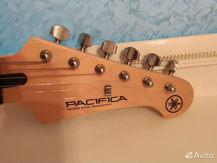 Электрогитара Yamaha pacifica 012 и комбик