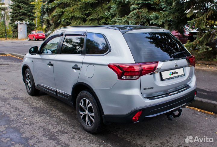 Mitsubishi Outlander 2.0 CVT, 2015, 130 000 км