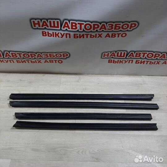 Уплотнитель стекла двери Volkswagen Polo 2012