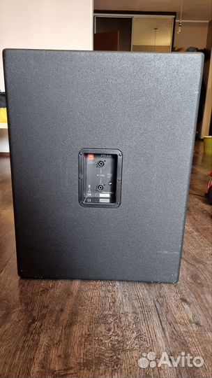 Сабвуфер JBL PRX418s