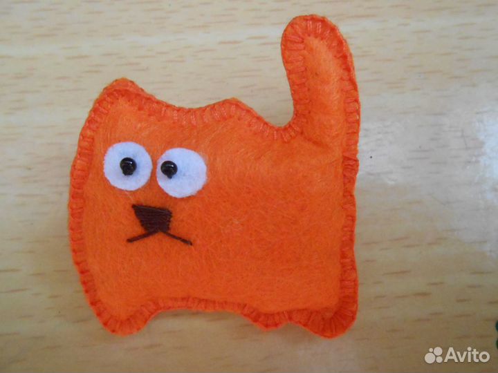 Брошка котик