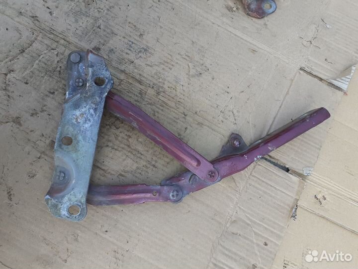 Петля капота левая Опель Вектра Б