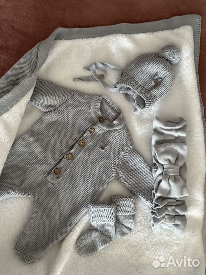 Вязаный комплект для новорожденного