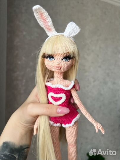 Вязаная каркасная кукла